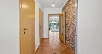 von_poll_real_estate_property_25252006_image_2