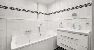 von_poll_real_estate_property_25252006_image_16