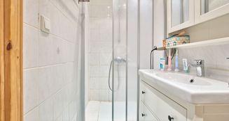 von_poll_real_estate_property_24252010-M_image_9