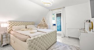 von_poll_real_estate_property_25252008_image_18