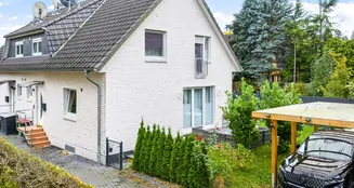 von_poll_real_estate_property_25252008_image_1