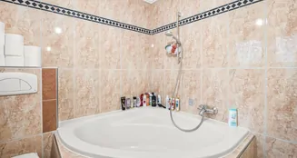 von_poll_real_estate_property_25252008_image_15