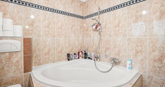 von_poll_real_estate_property_25252008_image_15