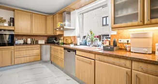 von_poll_real_estate_property_25252008_image_6