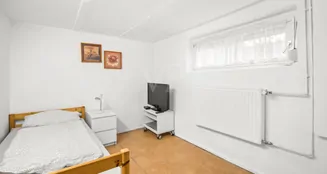 von_poll_real_estate_property_25252009_image_23