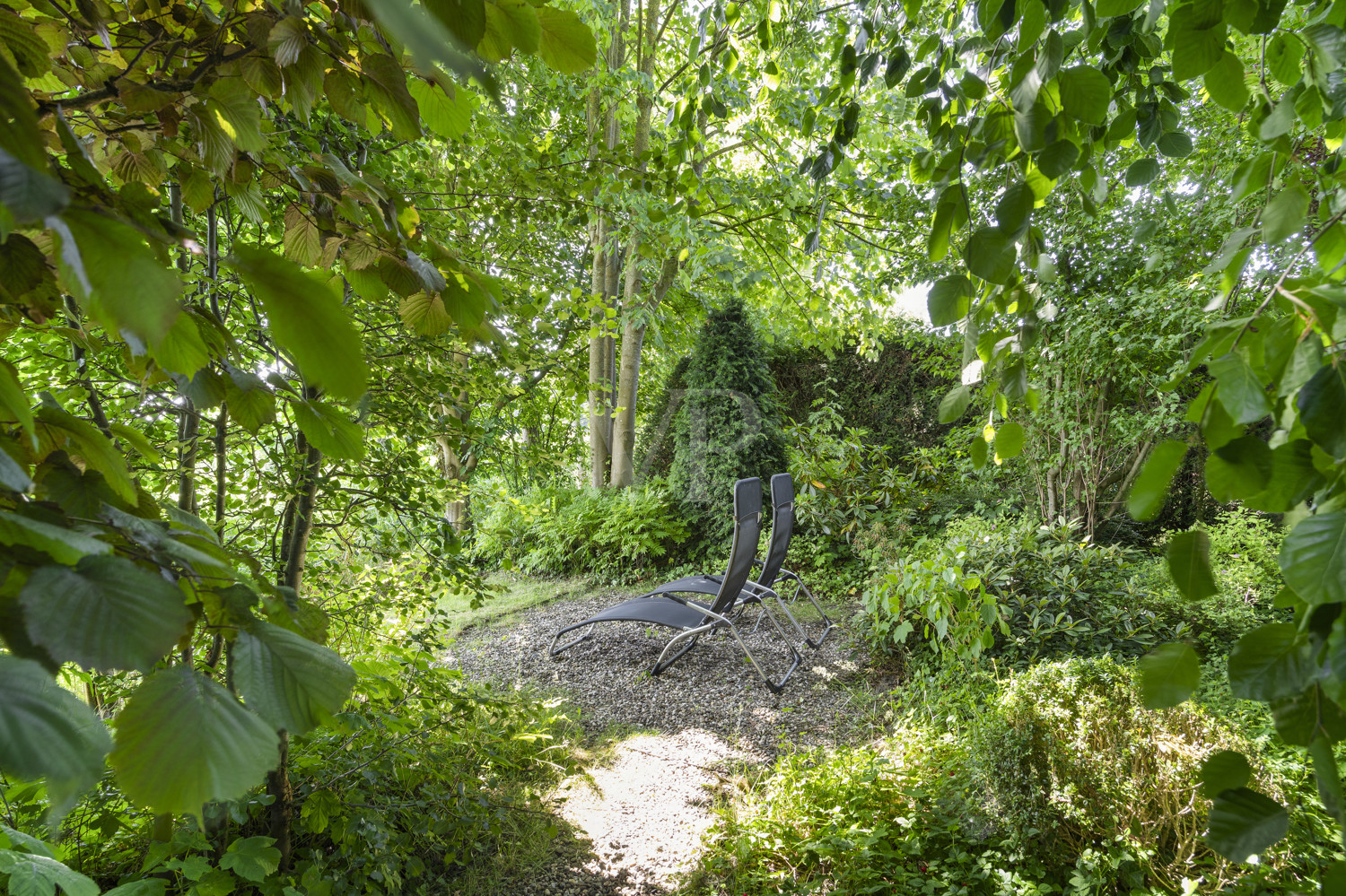 Gartenidylle mit Ruheecke