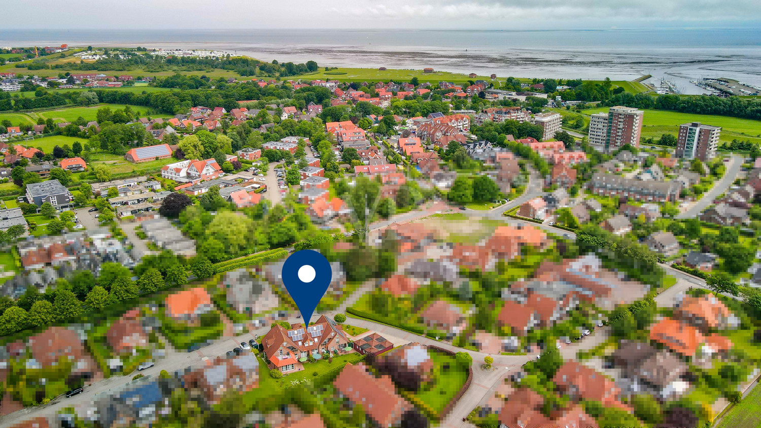 Blick aus der Luft auf die Immobilie und Lage, fußläufig zur Nordsee