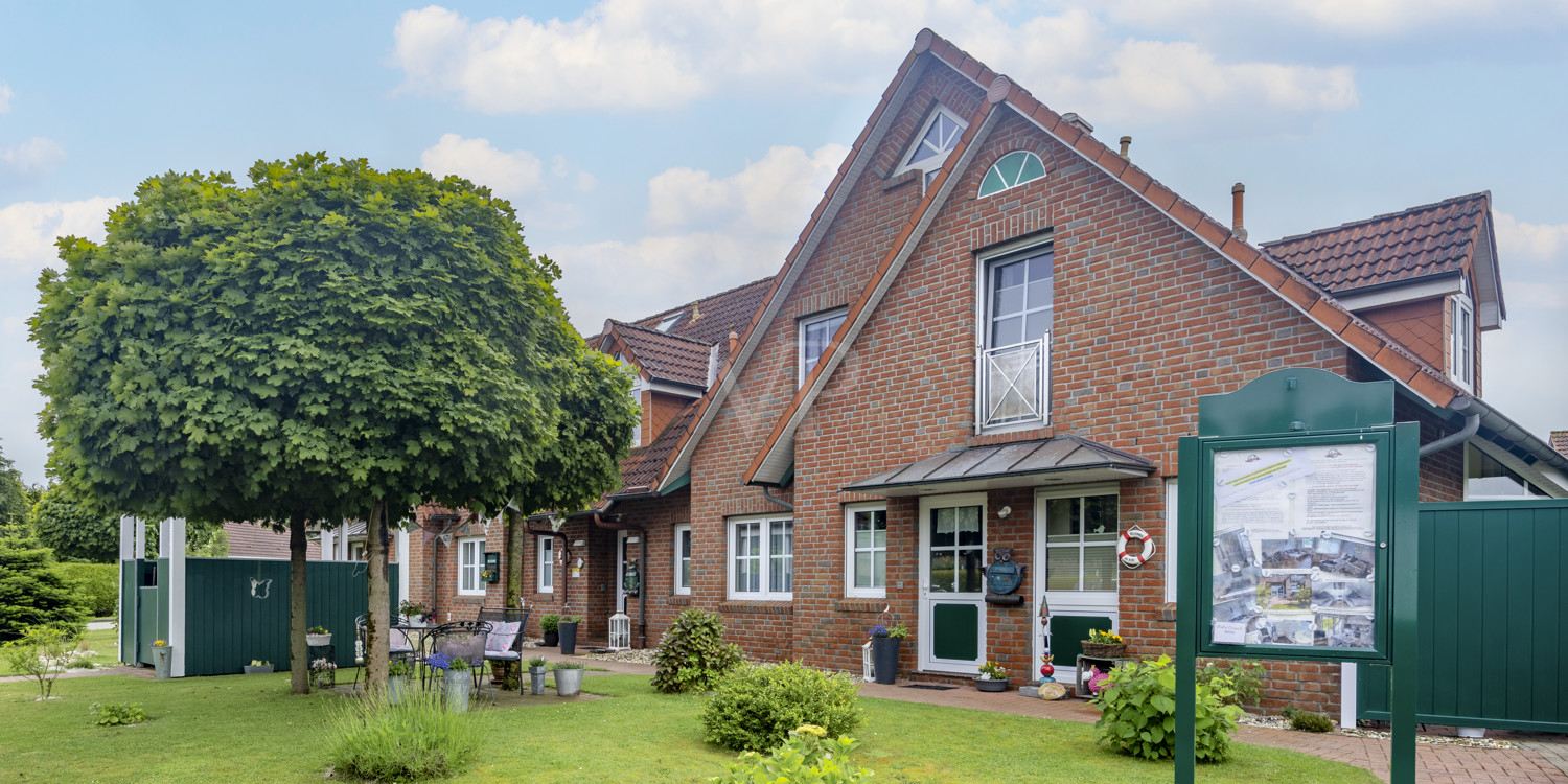 Blick auf das Mehrfamilienhaus