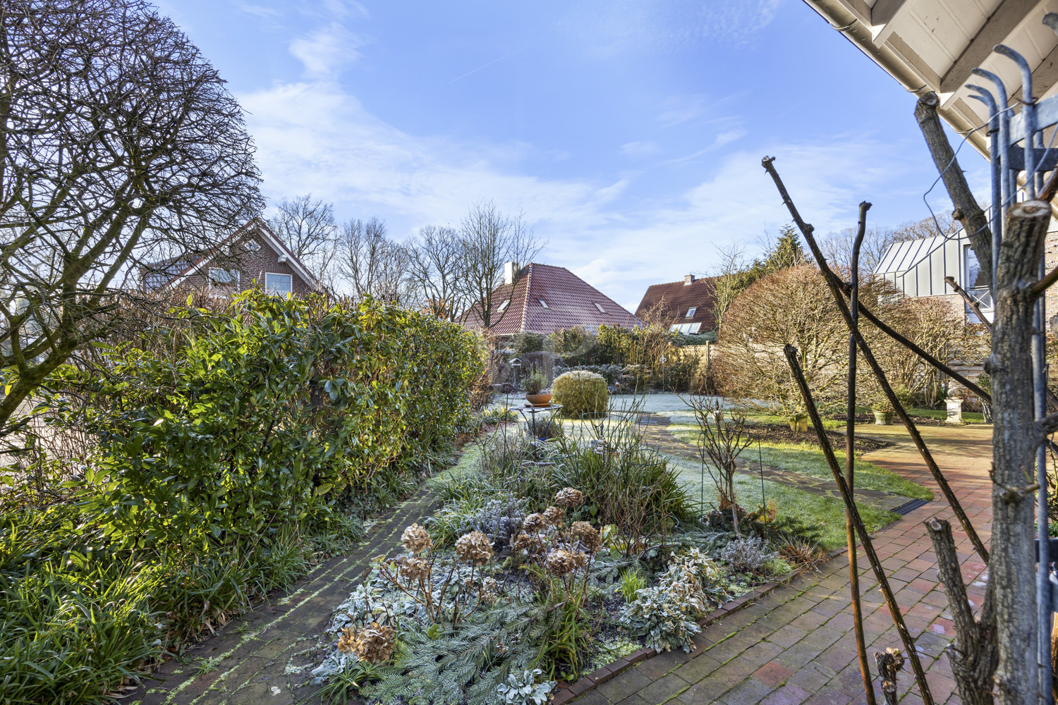 weiterer Blick in den Garten