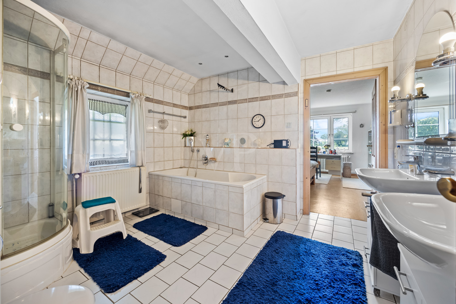Großzügiges Badezimmer