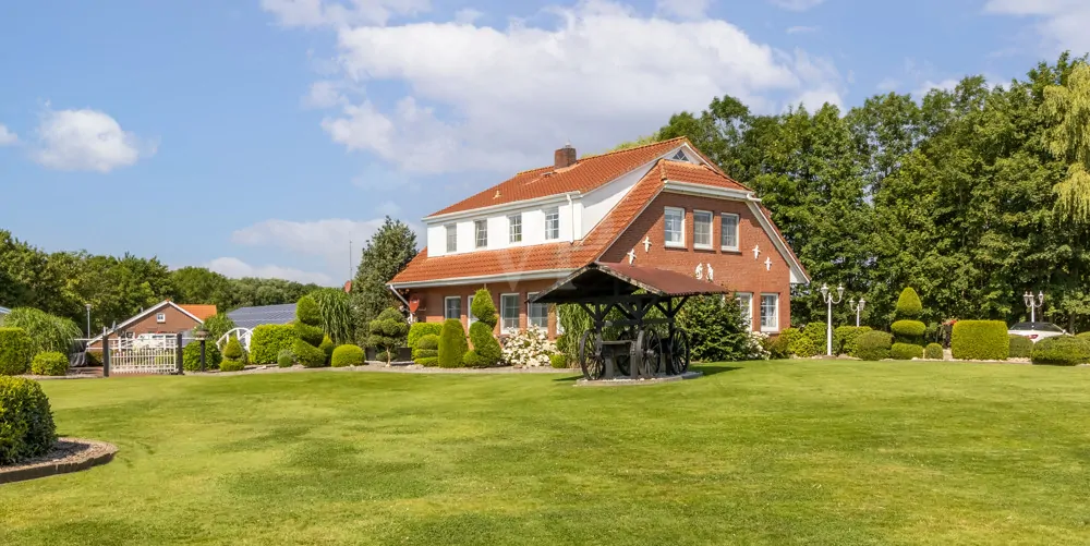 Frontansicht Hauptgebäude