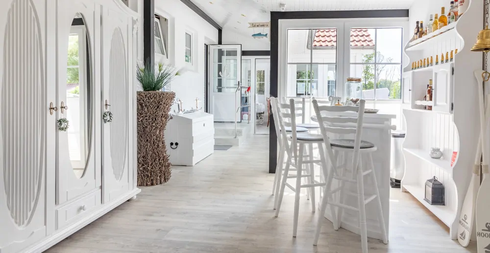 Empfangsbereich mit Bar