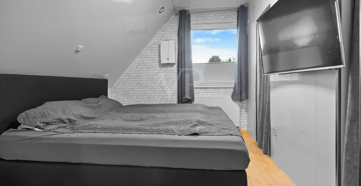 Schlafzimmer mit begehbaren Kleiderschrank