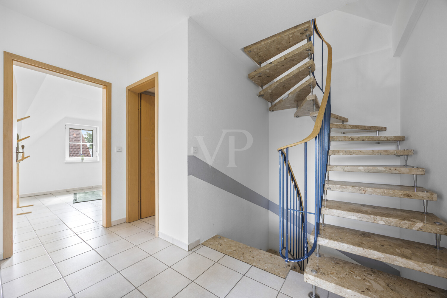 Weiterführende Treppe in das Dachgeschoss