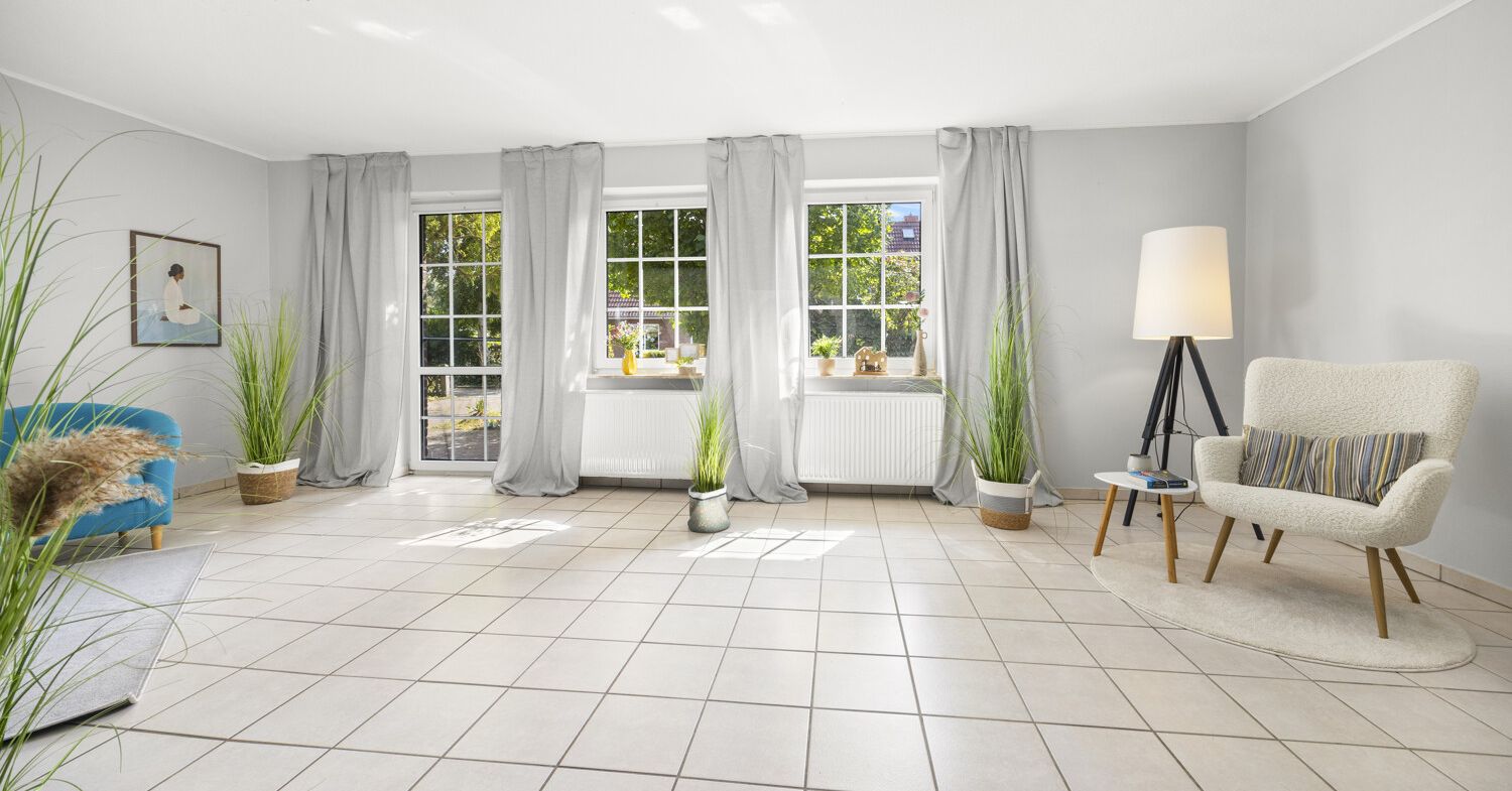 Ein Wohnzimmer mit Gemütlichkeit und Blick ins Grüne
