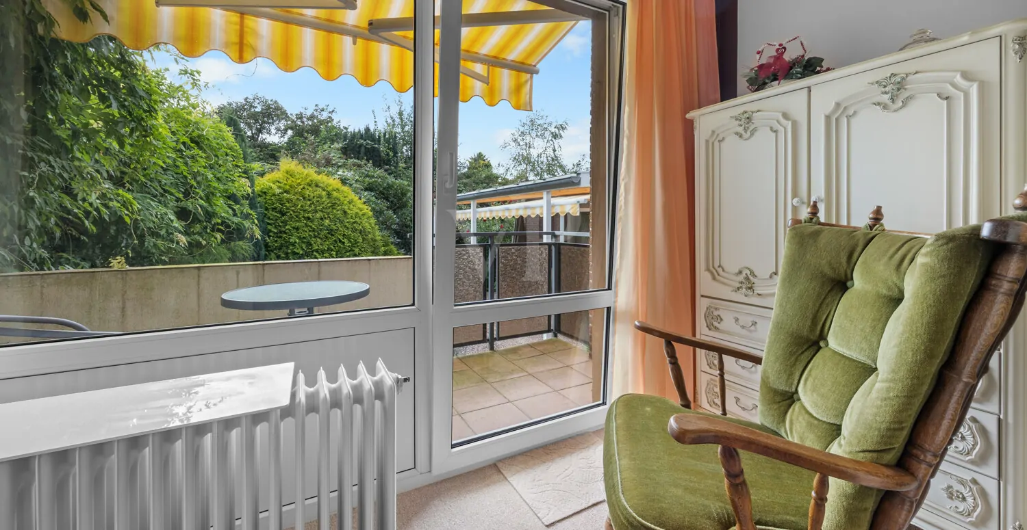 Schlafzimmerblick zum Balkon