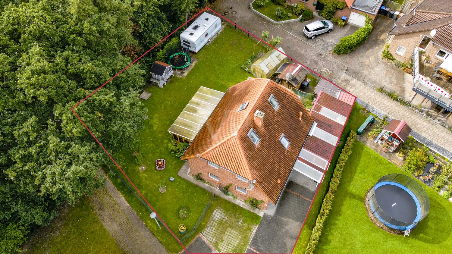 Luftaufnahme vom Grundstück