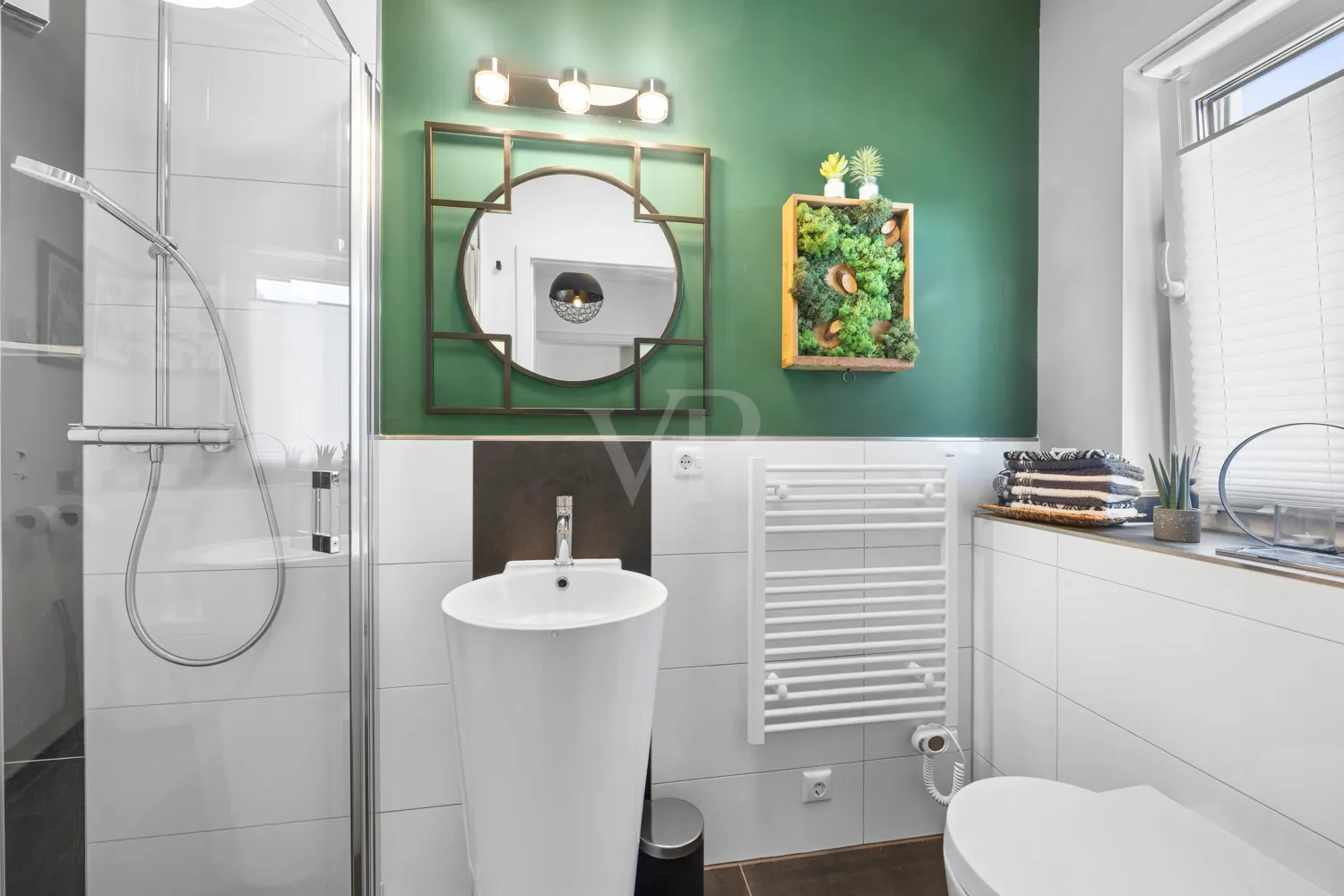 Das Gäste WC mit Dusche im Erdgeschoss