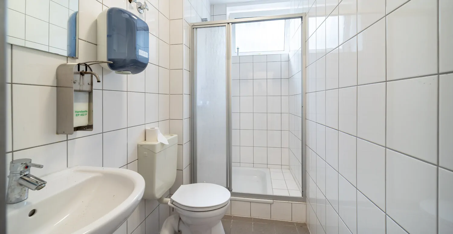 Wc + Dusche EG