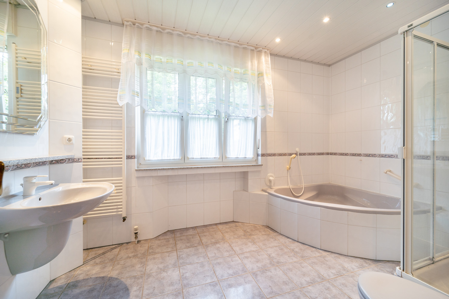 Badezimmer EG