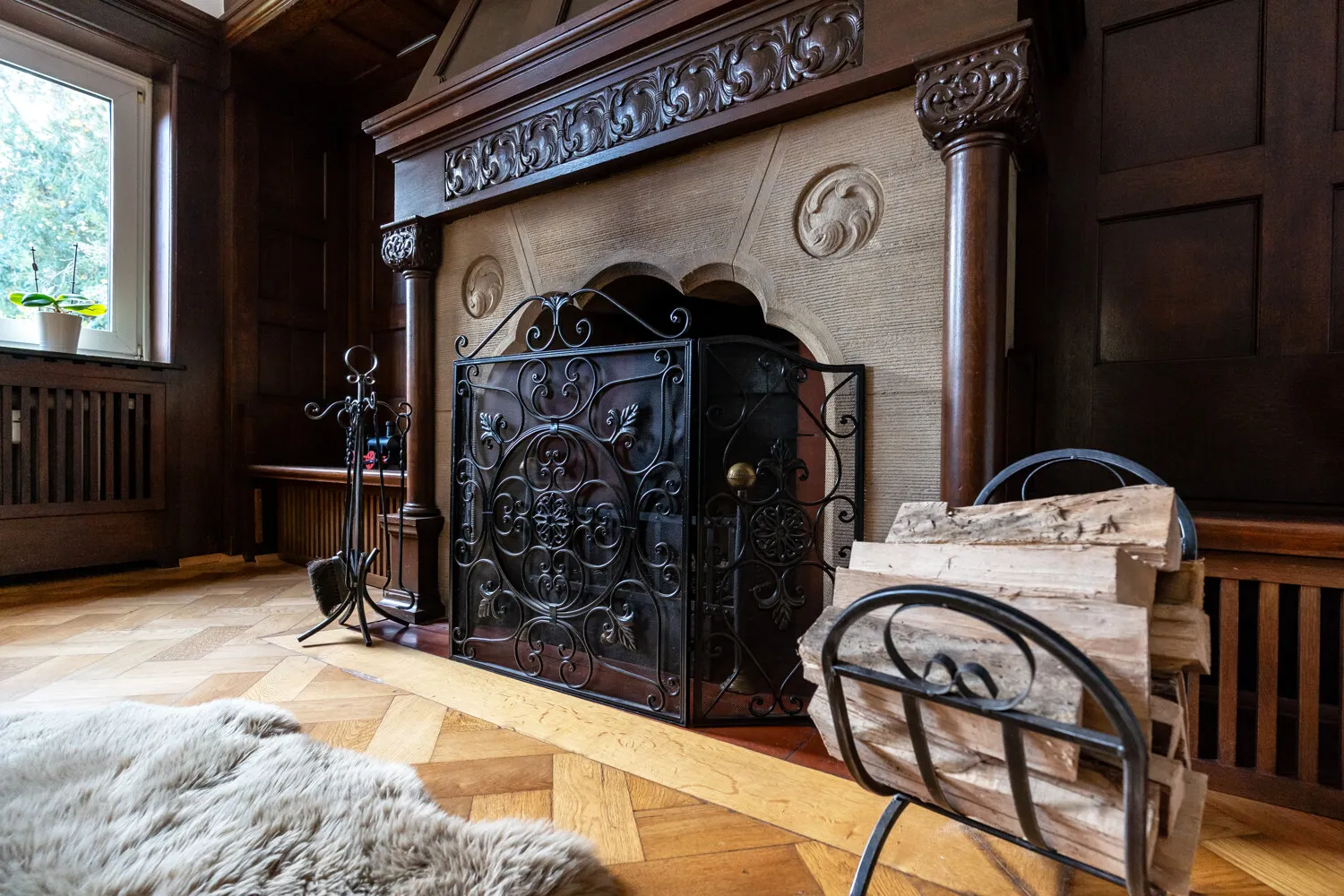 Kamin EG links
