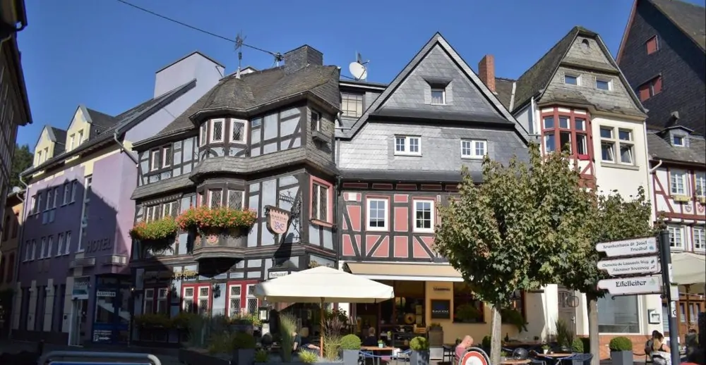 Gastfreundschaft mit Tradition und Geschichte im Herzen von Adenau