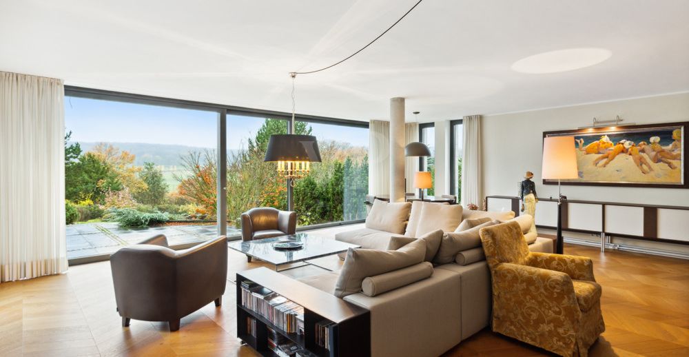 originalaufnahme Wohnraum mit Blick zum Garten