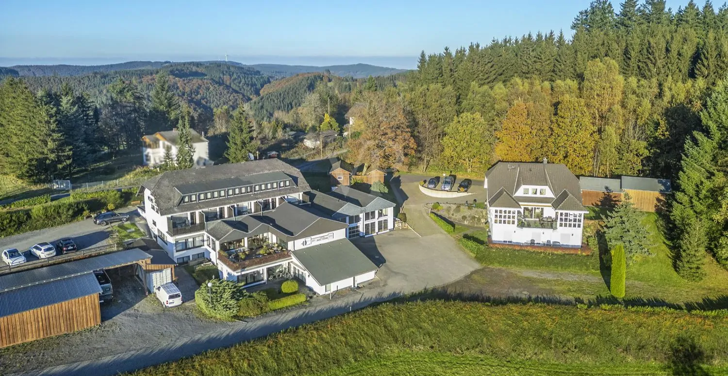 **Anwesen auf 2,5ha mit Hotel und exklusivem Wohnhaus am Nürburgring mit vielen Möglichkeiten**
