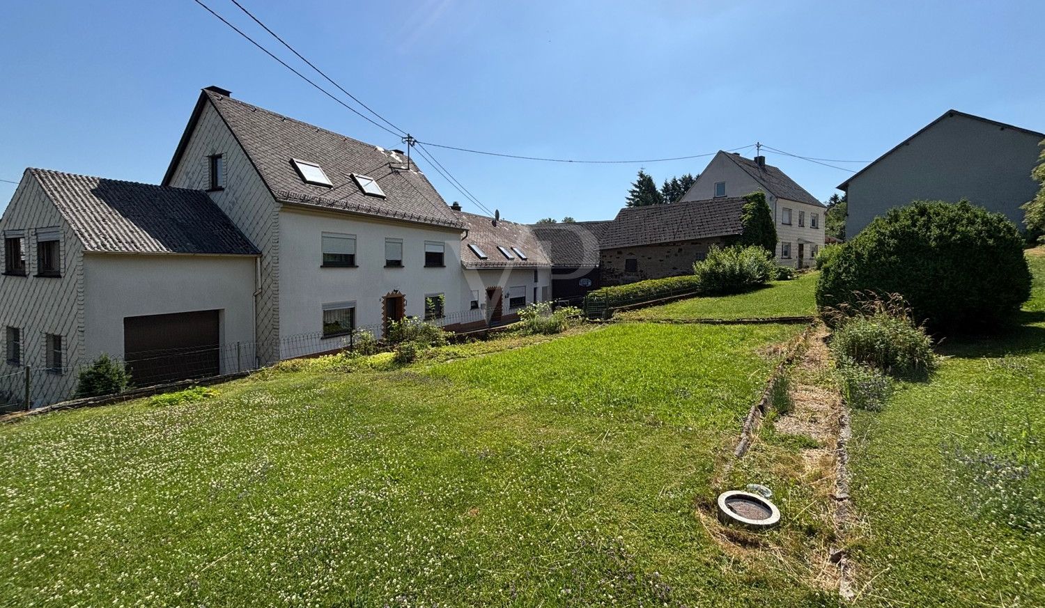 Garten und Hausansicht