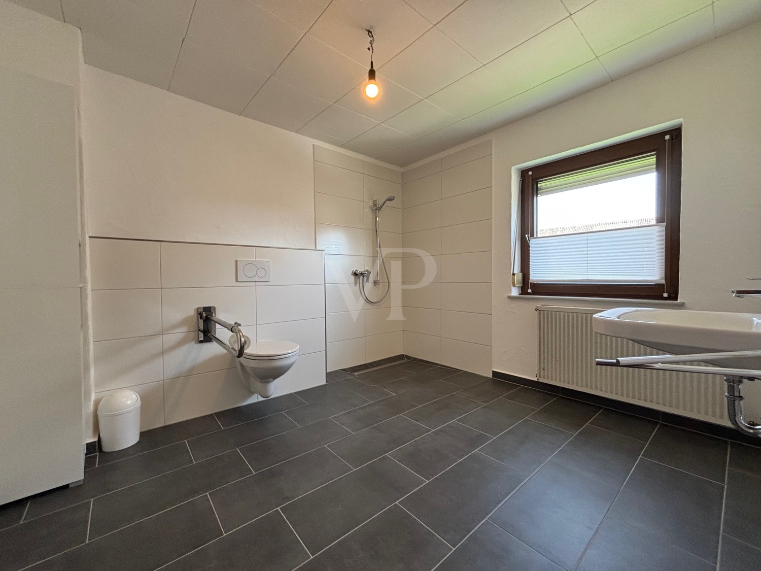 Pflegebad/Badezimmer EG (Altbau)