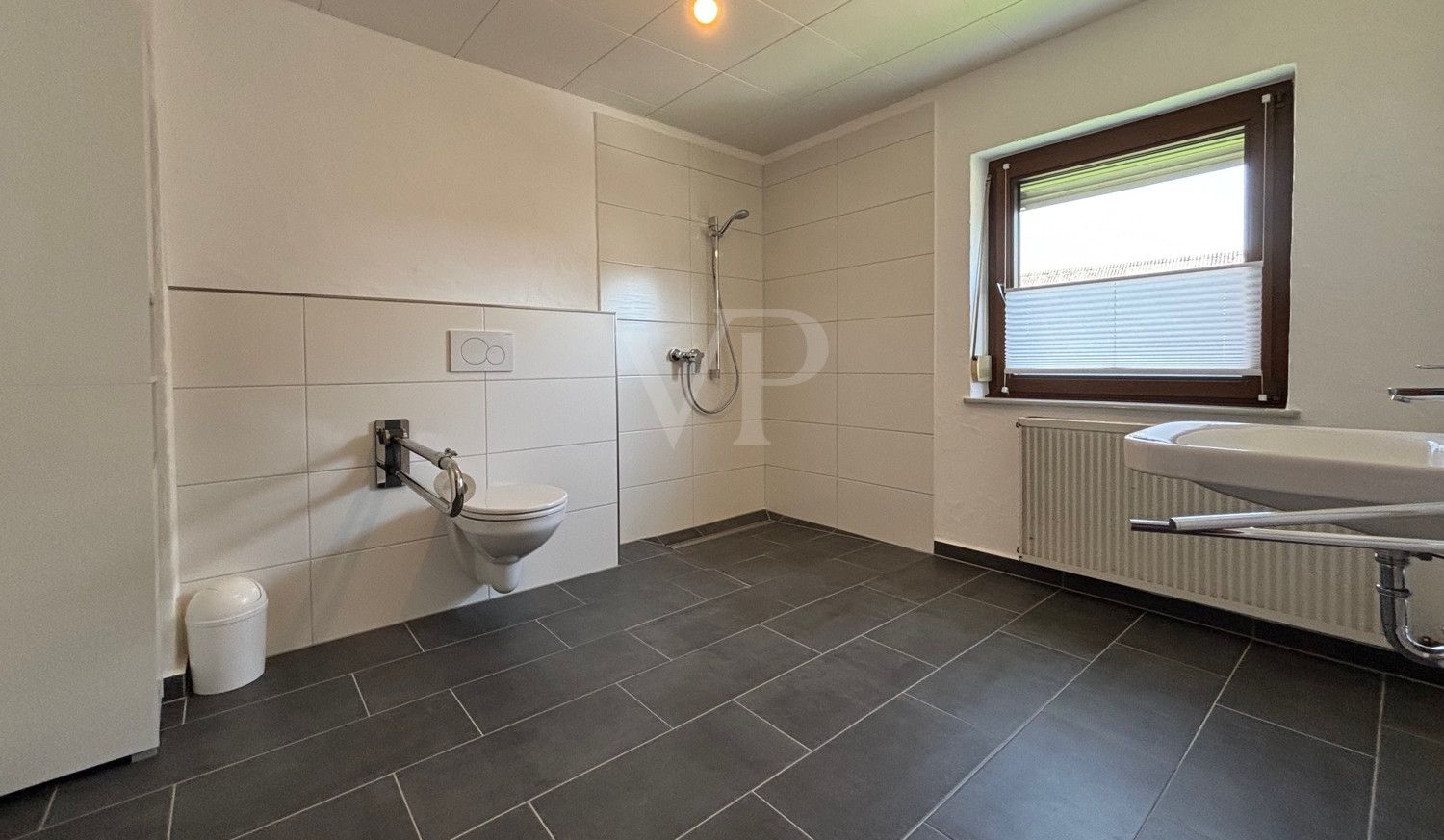 Pflegebad/Badezimmer EG (Altbau)