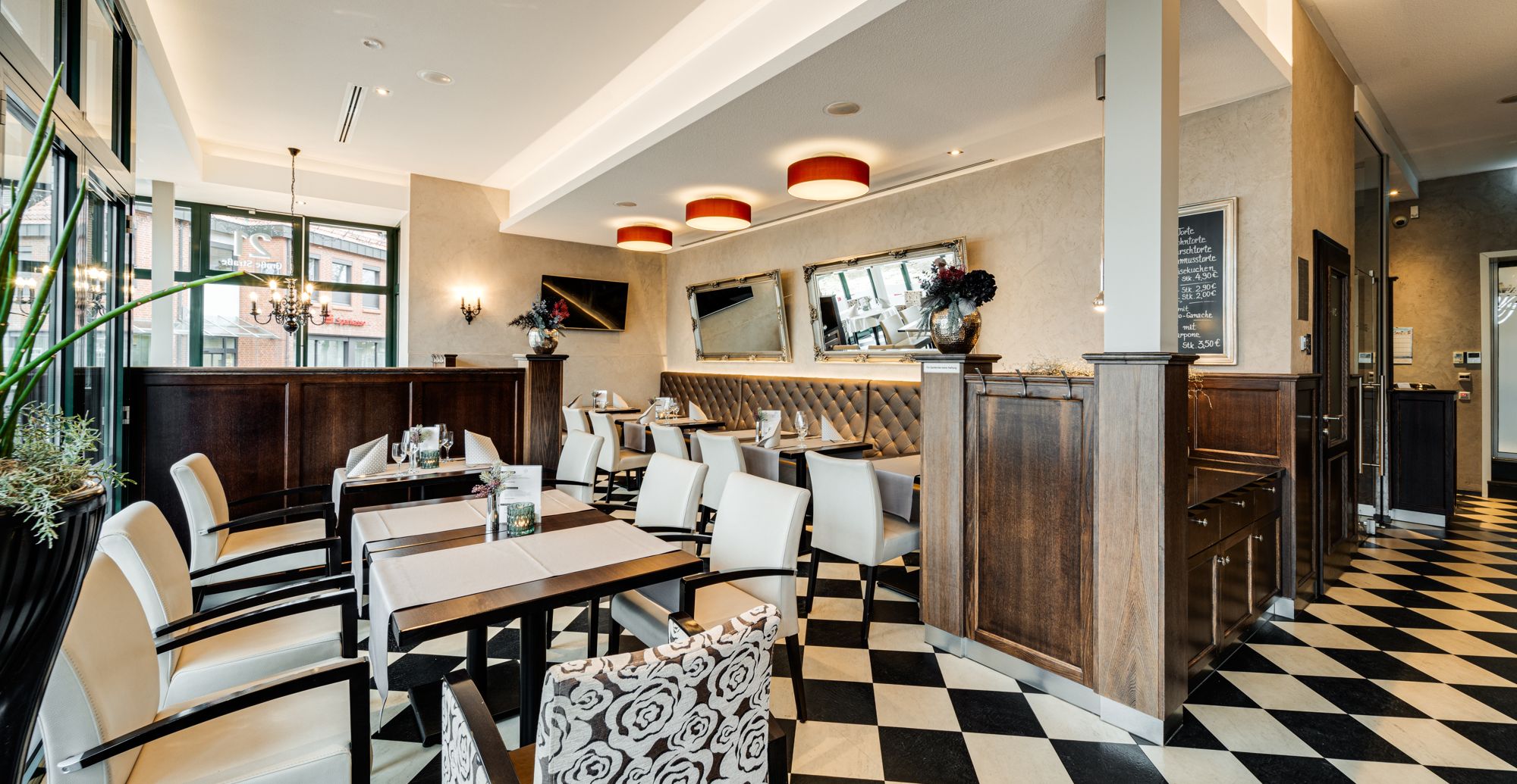 Restaurant / Lobby