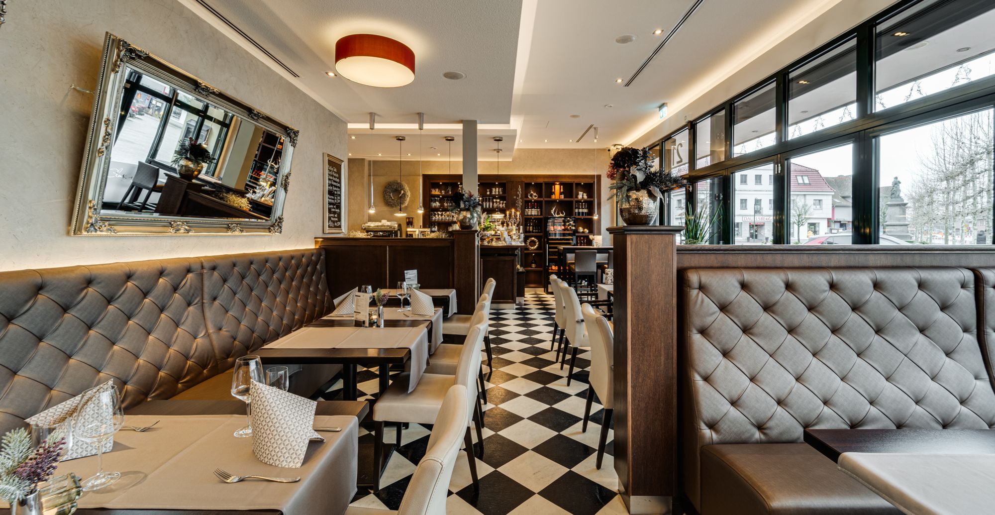 Restaurant / Lobby