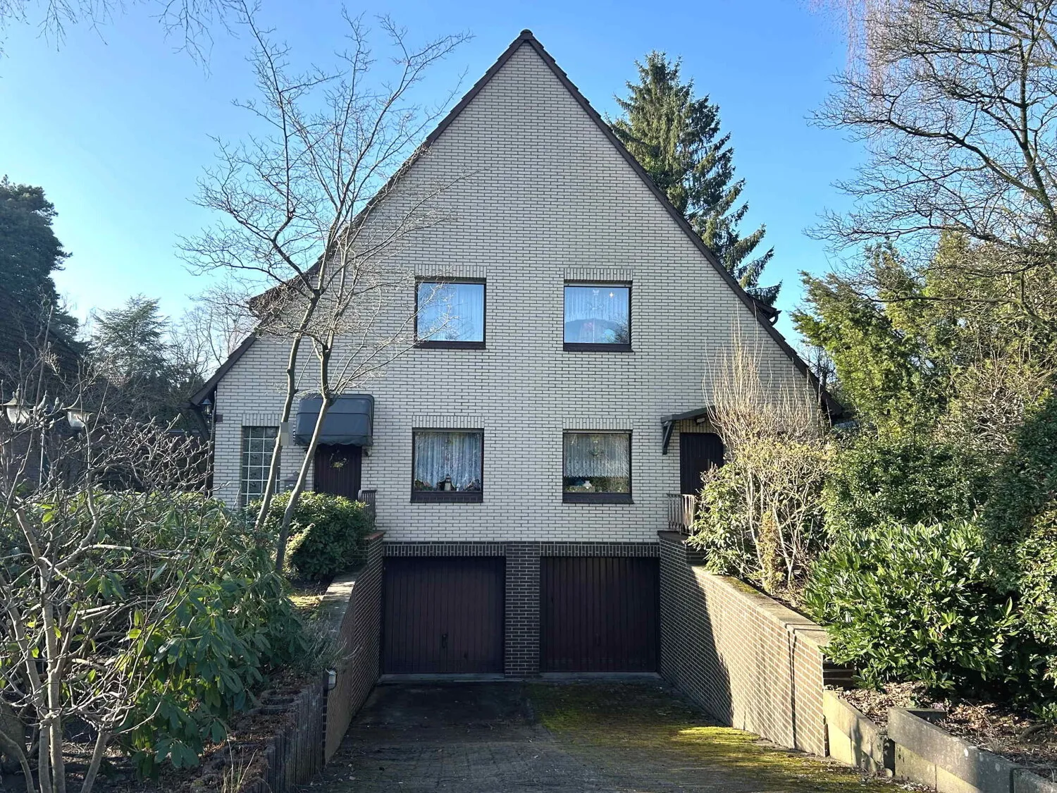 Frontansicht mit Tiefgarage