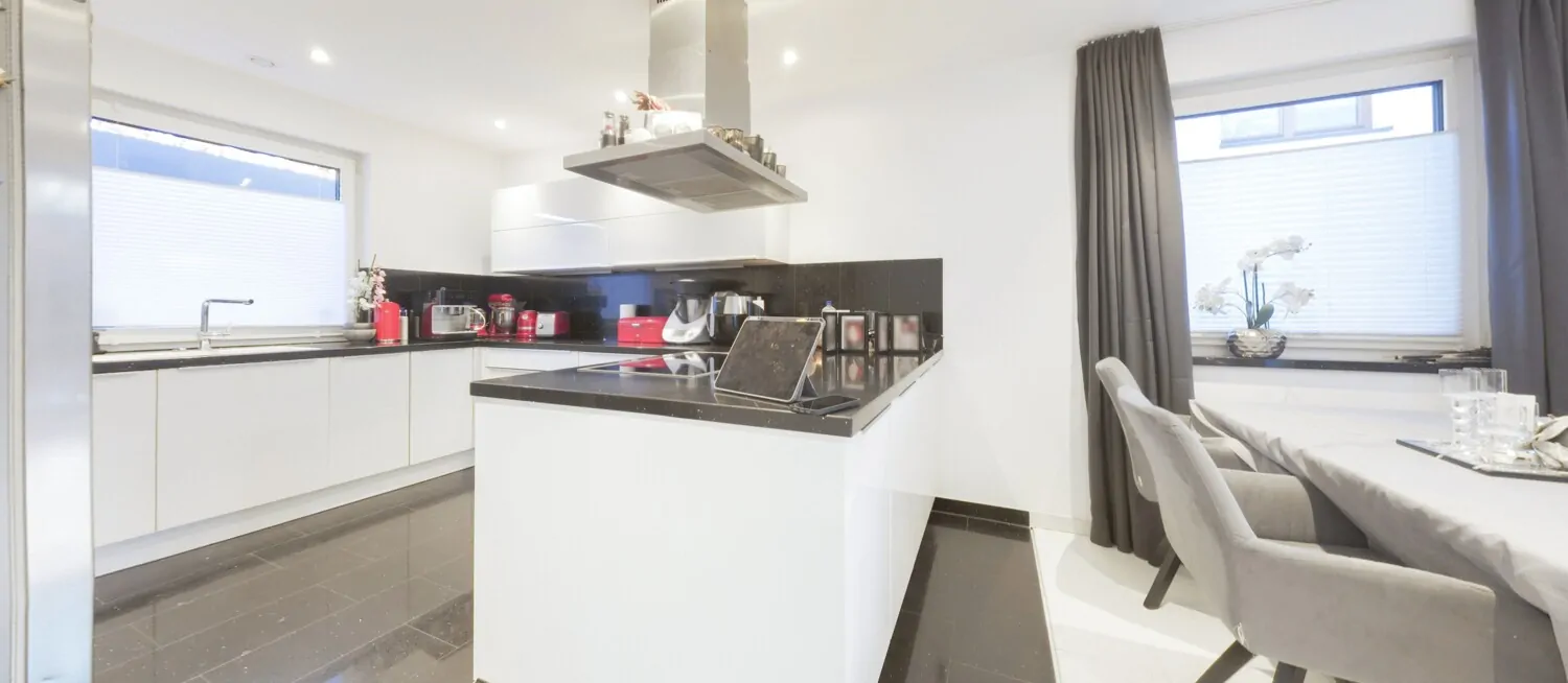 Küche mit Kochinsel