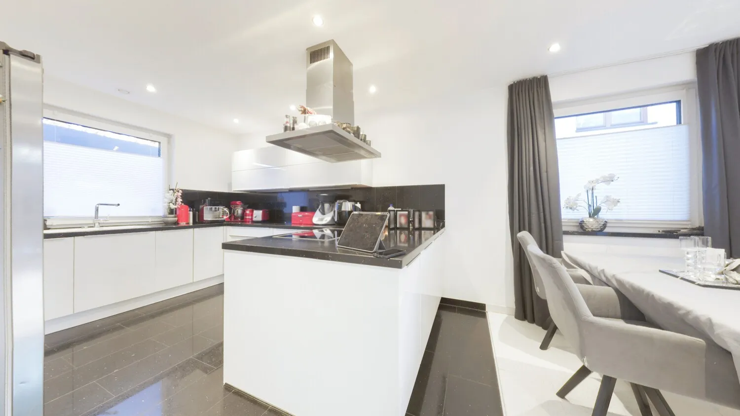 Küche mit Kochinsel