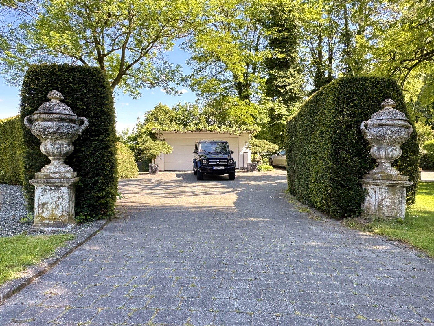 Garage mit vier Stellplätzen