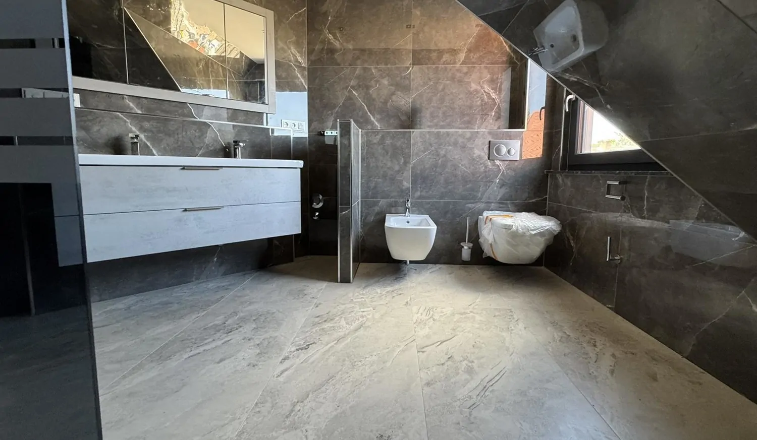 Badezimmer im Obergeschoss