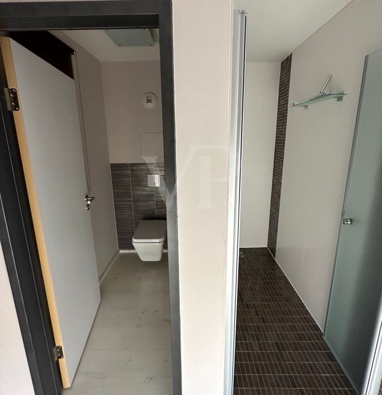 separates WC