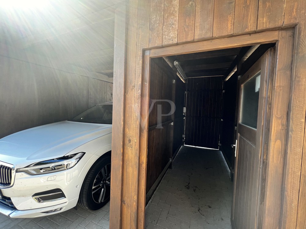 Carport mit Schuppen