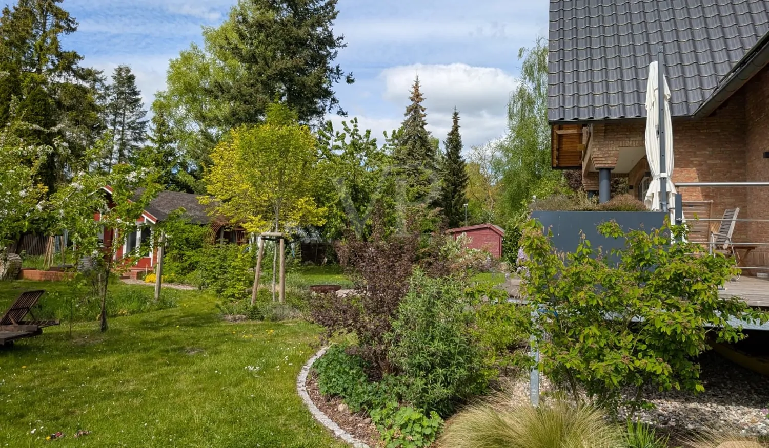 Garten mit Gartenhaus