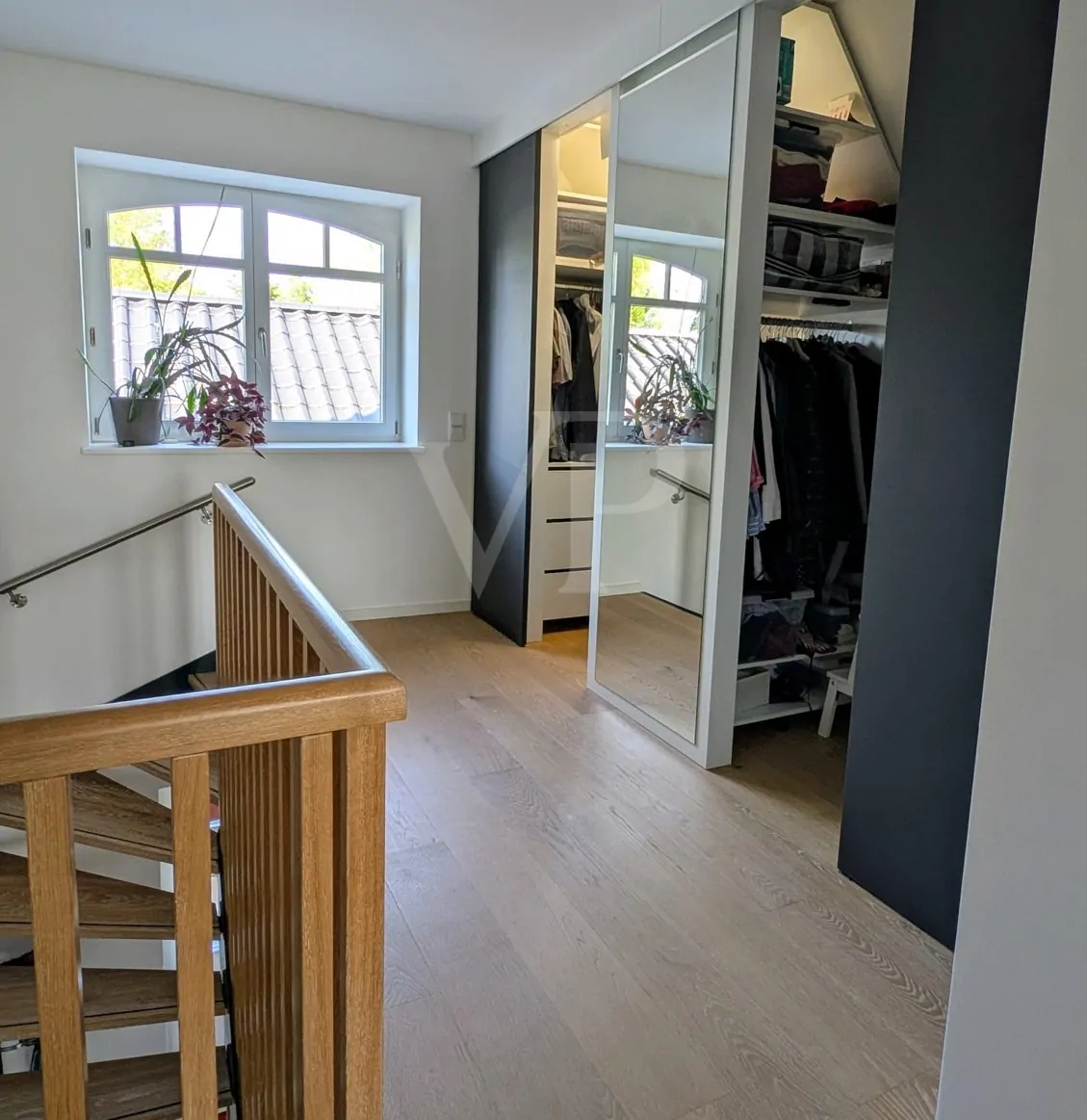 Flur mit Einbauschränken OG