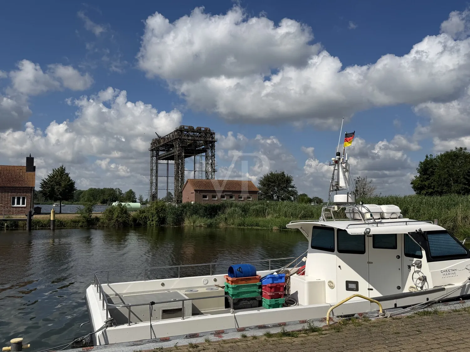 unweit entfernt: Karniner Hubbrücke