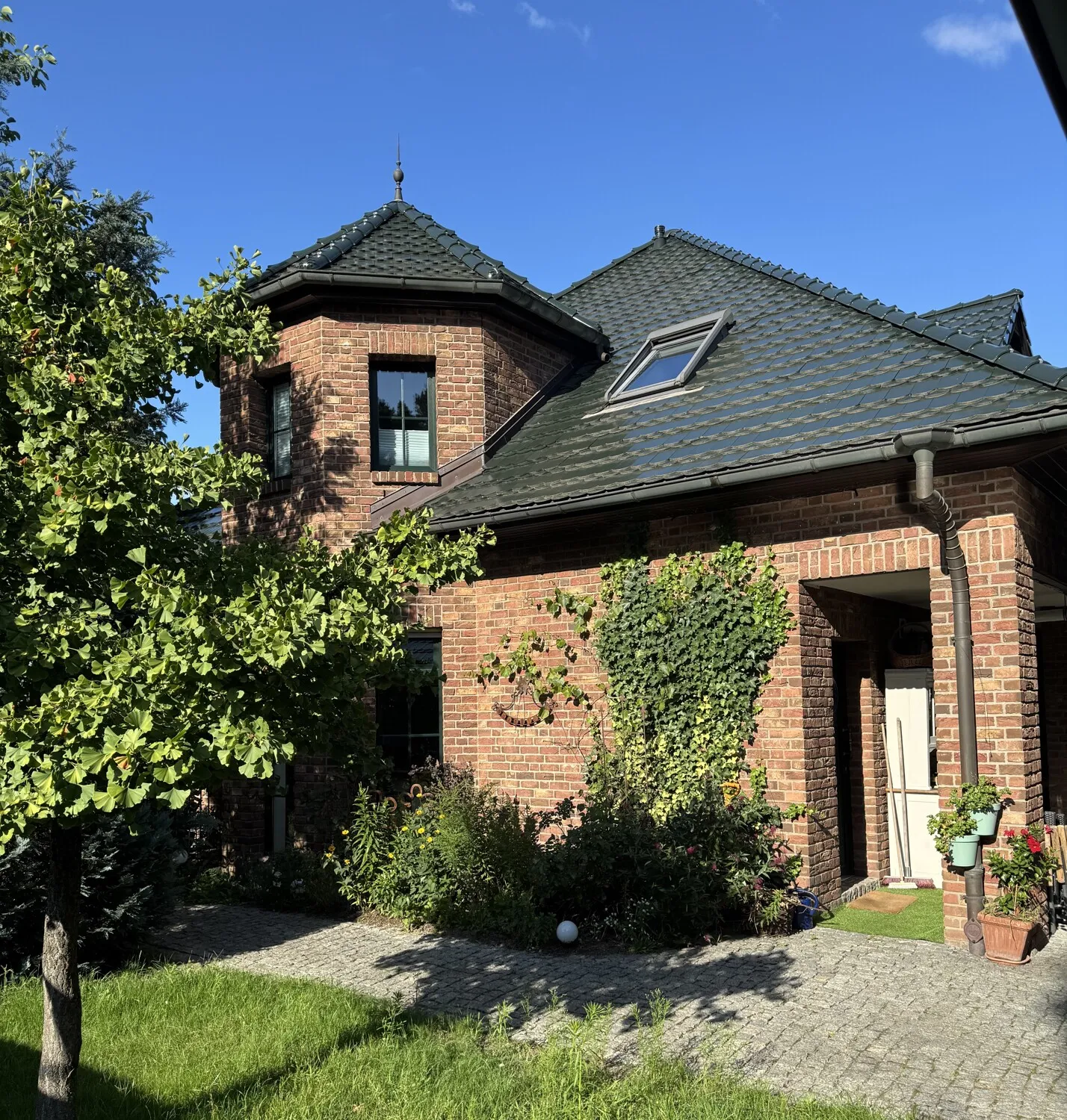 Eindrucksvolles Wohnhaus in der Nähe des Mochowsees