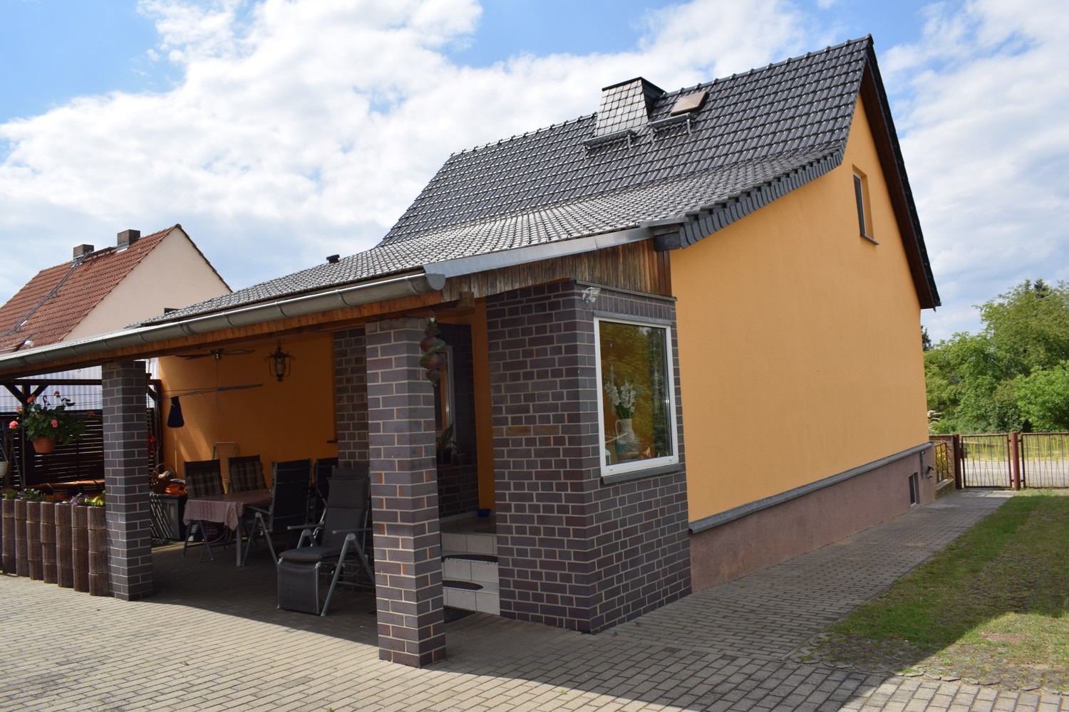 Haus mit Terrasse