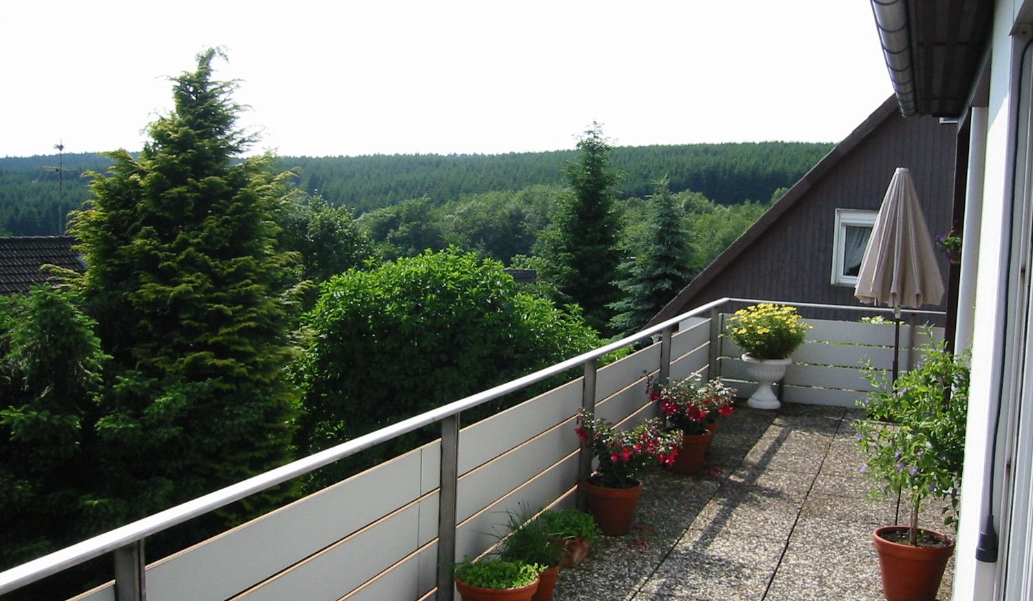Interessante Immobilie mit drei Wohneinheiten (ca. 243 m² Wohn- und Nutzfläche) in guter Wohnlage