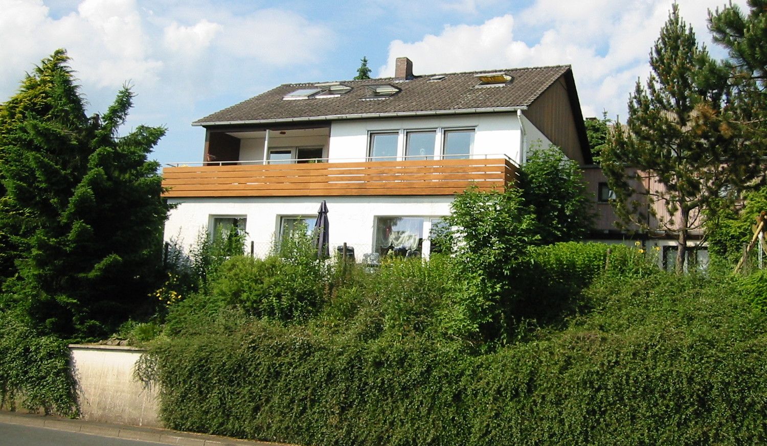 Interessante Immobilie mit drei Wohneinheiten (ca. 243 m² Wohn- und Nutzfläche) in guter Wohnlage