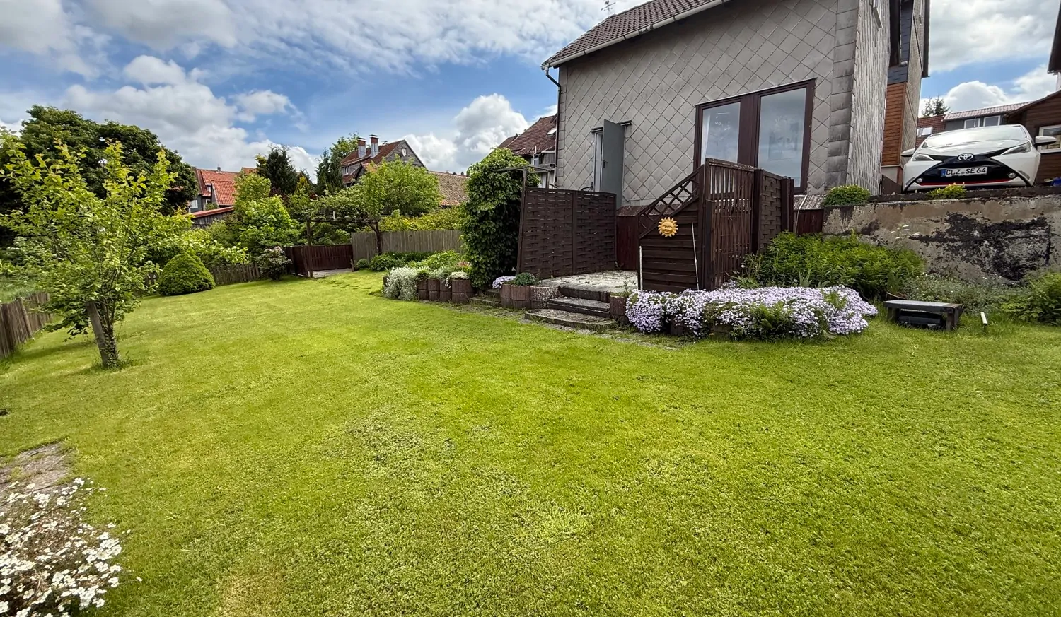 Garten mit Rückseite Schuppen