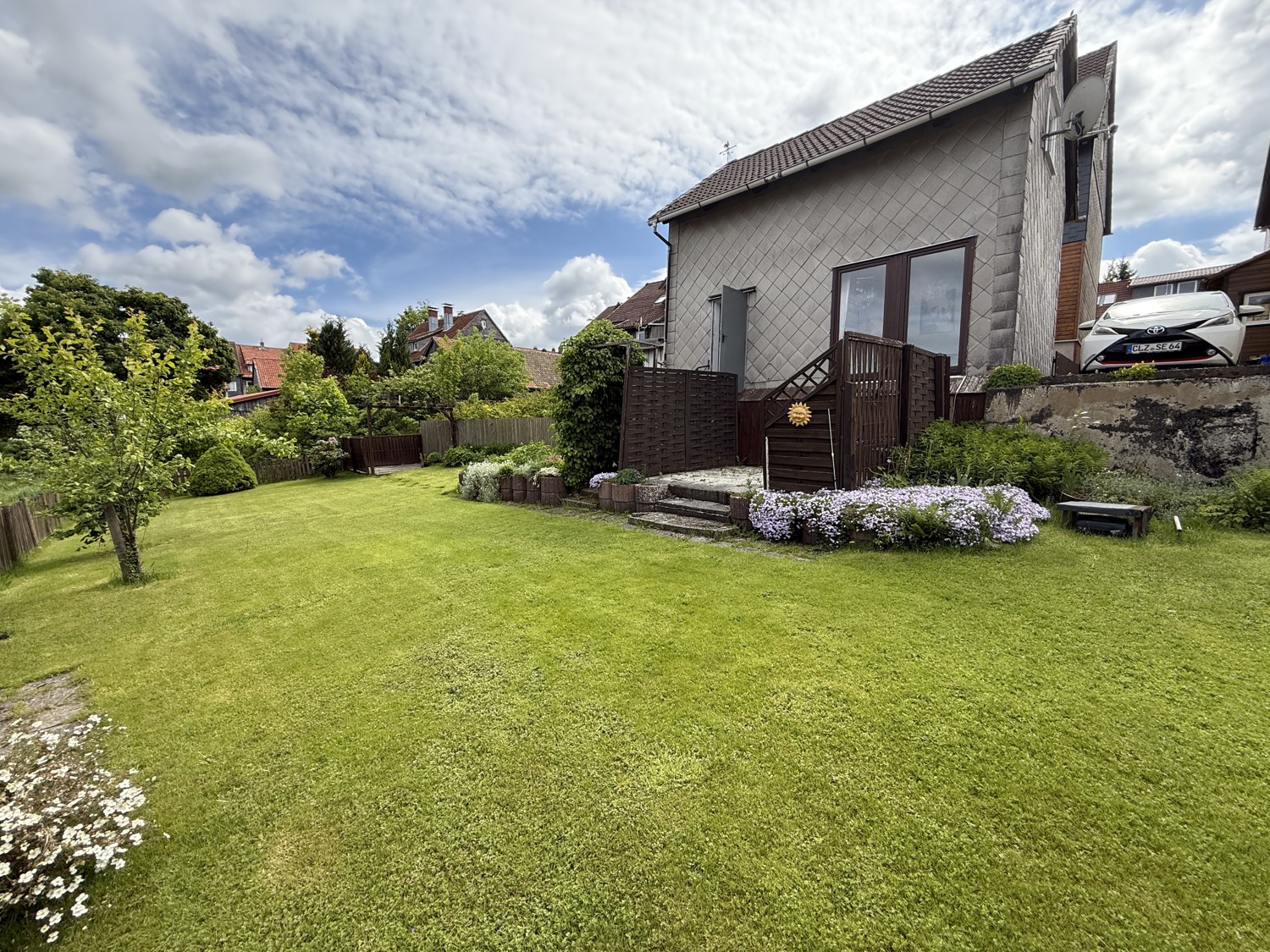 Garten mit Rückseite Schuppen