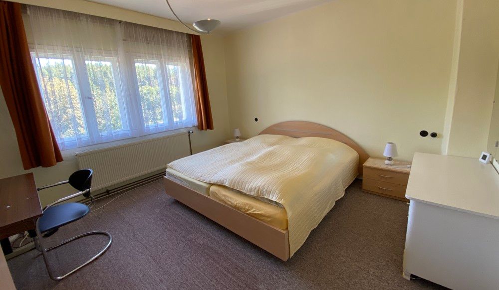 Schlafzimmer II. DG.